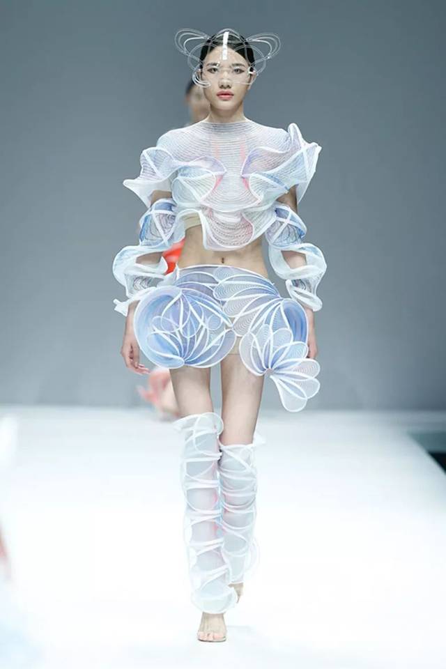 中國學院派服裝設計畢業作品創意集 傳統與現代的融合探索